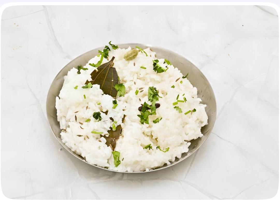 Steamed rice with bay leaf and coriander